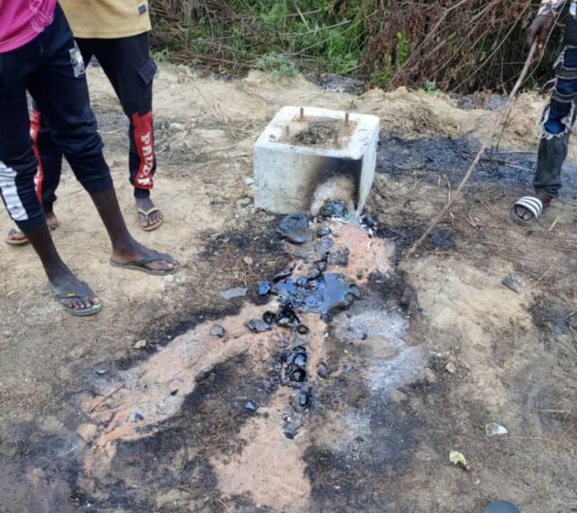 Two Th!eves who went to Steal Streetlights were Electrocuted to ashes in Bayelsa