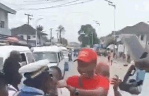 VIDEO: Market Women Surprise Police Officer with Birthday Celebration While on Duty in Warri VIDEO: Market Women Surprise Police Officer with Birthday Celebration While on Duty in Warri