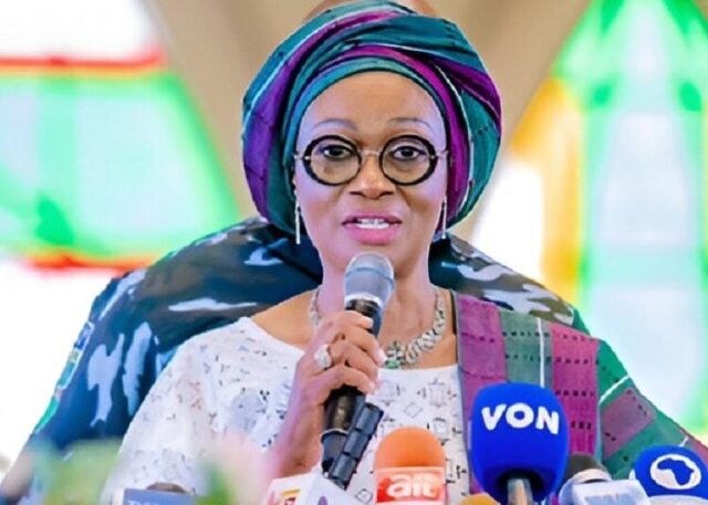 Tinubu’s Wife Empowers 500 Abia Women with Business Grants