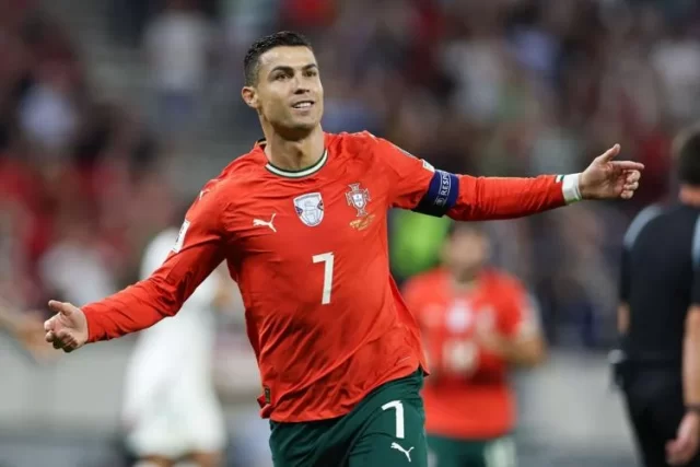Cristiano Ronaldo Becomes Football’s First Billionaire – Bloomberg
